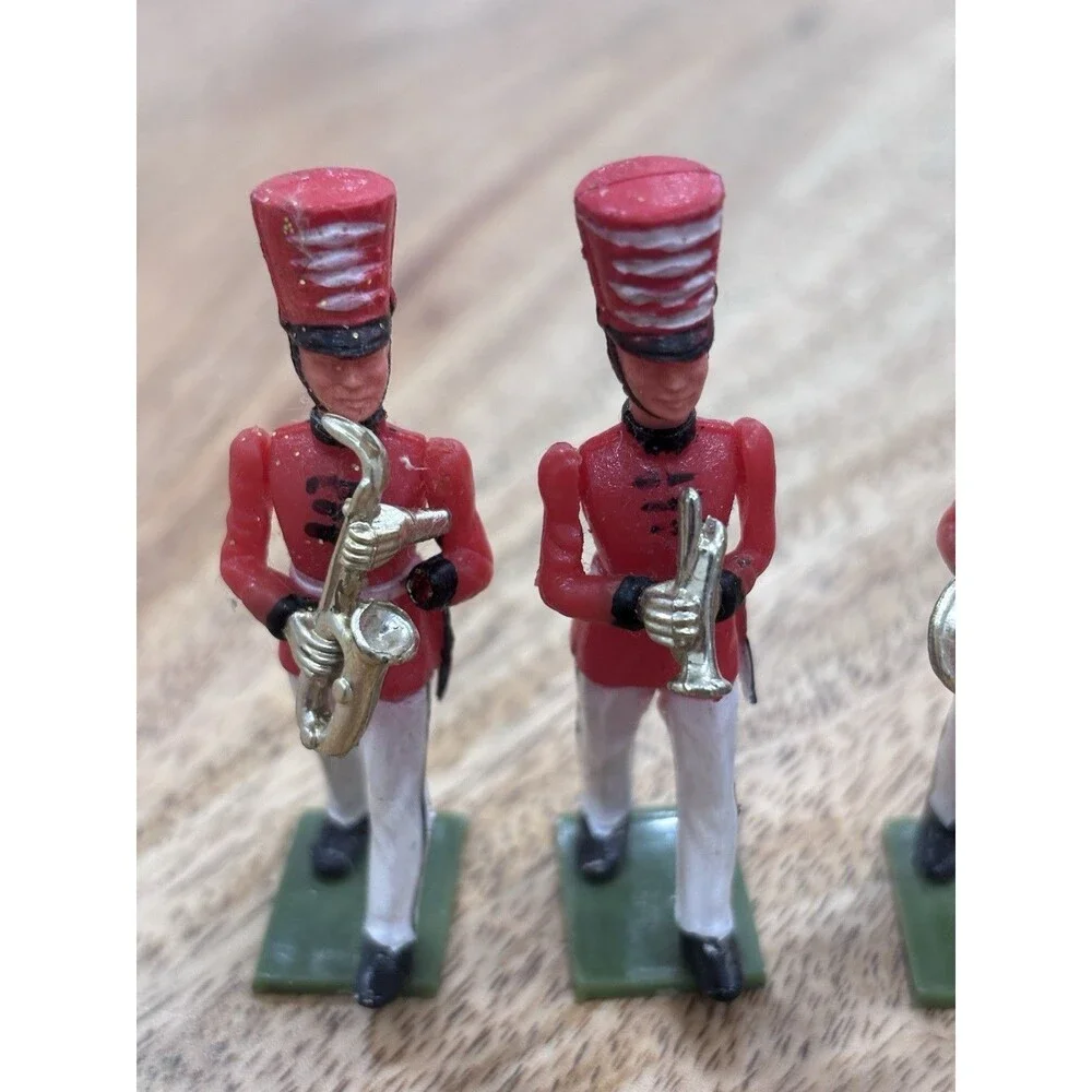 FOUR (4) VTG MULTIPLE TOYMAKERS PLASTIC MILITARY BAND TOY SOLDIERS CAKE TOPPERS